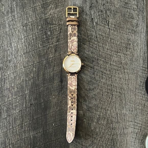 Coach Watch - Picture 1 of 3